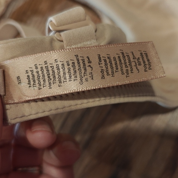 SKIMS Fits Everybody Lace UNLINED FULL COVERAGE BRA - Picture 2 of 11